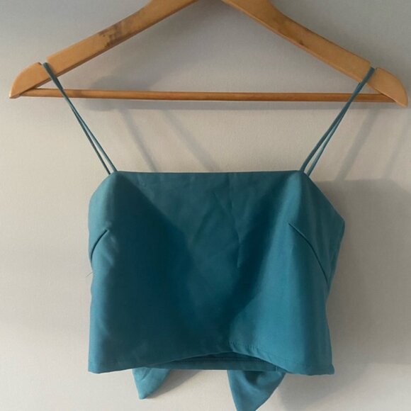 Cropped Cami with Bow - Picture 2 of 4